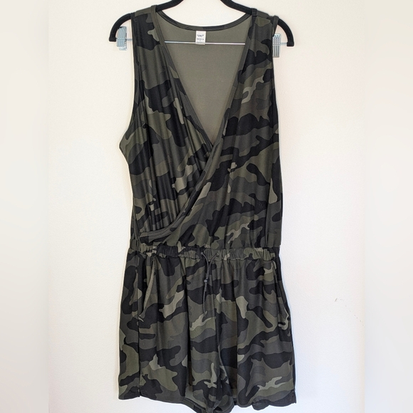 Old Navy Women's Jersey Army Camo Tiebelt Short Romper Size L Green Stretchy EUC - Picture 2 of 9